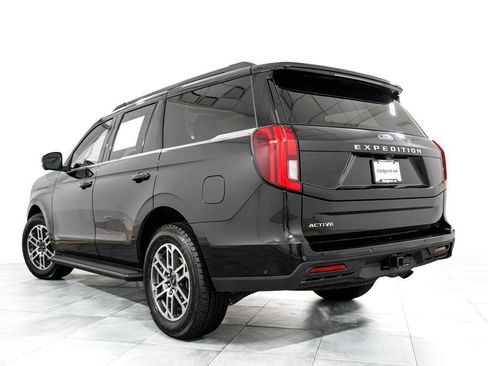 Certified 2025 Ford Expedition Active AWD/4WD image 5
