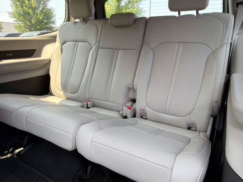 Used 2024 Jeep Wagoneer Series III w/ Premium Group I AWD/4WD image 7