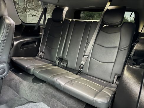 Used 2020 Cadillac Escalade ESV Premium Luxury w/ Escalade Sport Edition AWD/4WD image 38