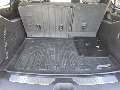 Used 2023 GMC Yukon XL Denali AWD/4WD image 6