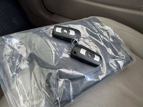 Used 2011 BMW 128i Convertible image 28