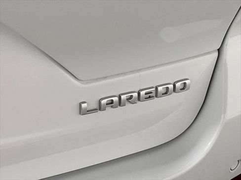 Certified 2025 Jeep Grand Cherokee Laredo w/ MOPAR Finishing Package AWD/4WD image 24