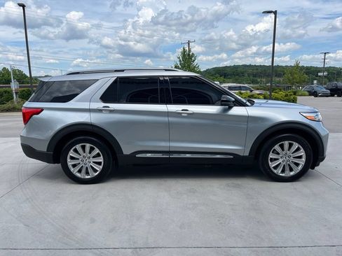 Used 2023 Ford Explorer Limited w/ Limited Technology Package RWD image 23