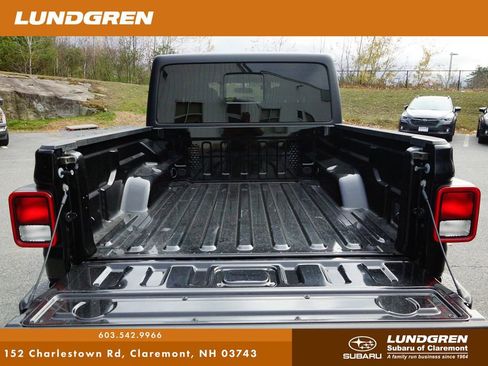Used 2023 Jeep Gladiator Sport image 17