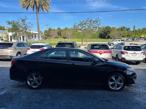 Used 2014 Toyota Camry SE w/ Leather Package FWD image 6