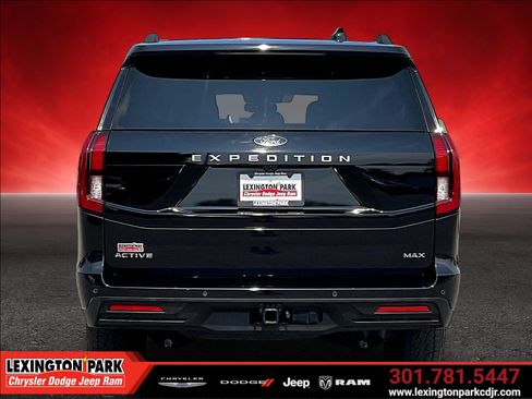 Used 2025 Ford Expedition Max Active AWD/4WD image 6