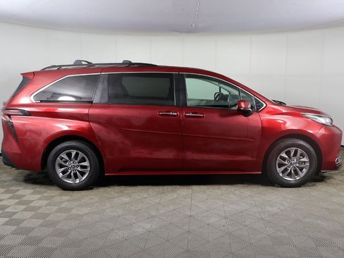 Used 2023 Toyota Sienna XLE image 15