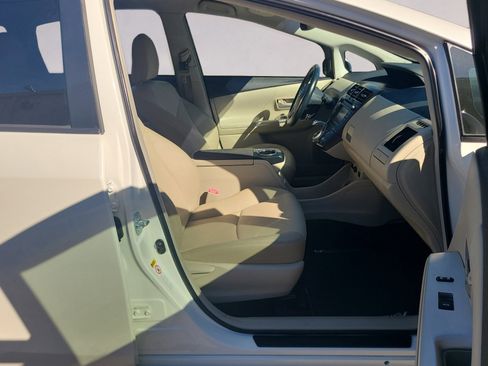 Used 2014 Toyota Prius V Three image 22