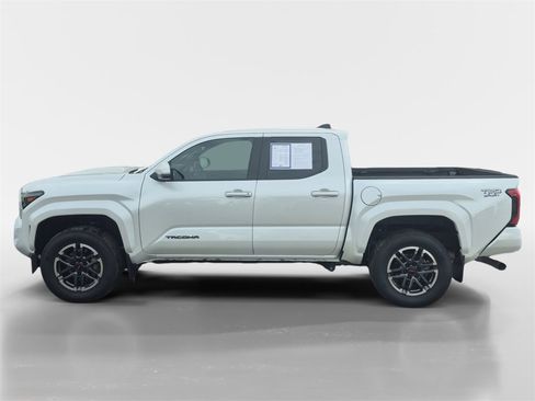 Used 2024 Toyota Tacoma TRD Sport w/ TRD Sport Upgrade Package image 7