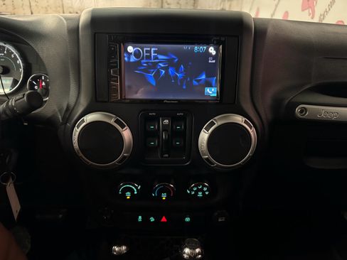 Used 2015 Jeep Wrangler Unlimited Sahara w/ Connectivity Group AWD/4WD image 24