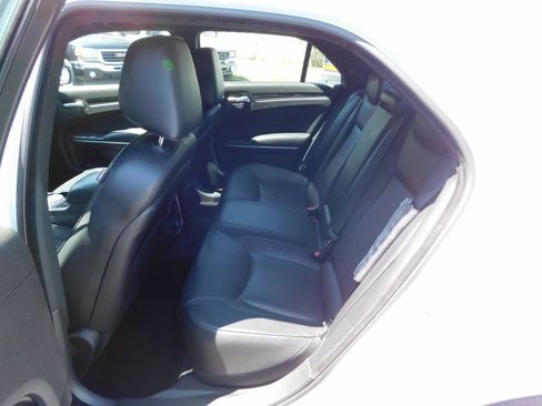 Used 2013 Chrysler 300 C RWD image 5