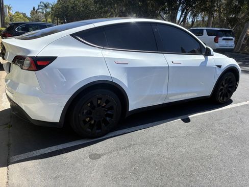 Used 2021 Tesla Model Y 2WD image 7