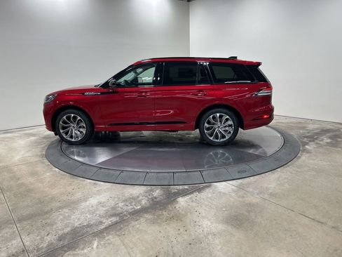 New 2026 Lincoln Aviator AWD w/ Jet Appearance Package image 8