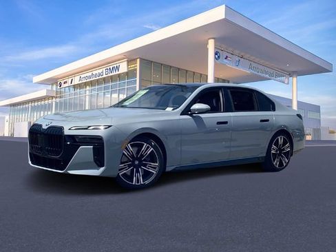 Used 2025 BMW 740i w/ Premium Package RWD image 24
