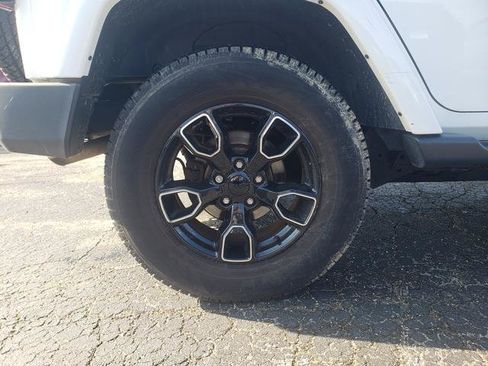 Used 2014 Jeep Wrangler Unlimited Rubicon w/ Connectivity Group AWD/4WD image 11