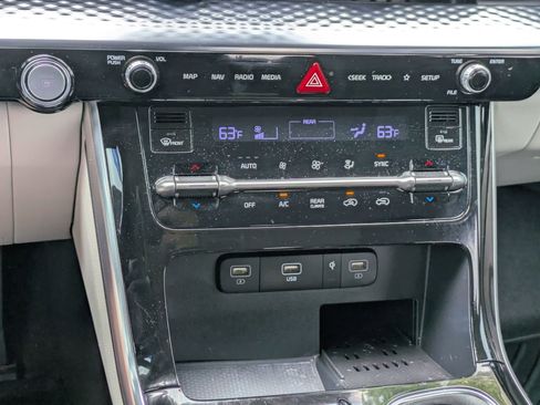 Used 2023 Kia Carnival SX Prestige FWD image 24