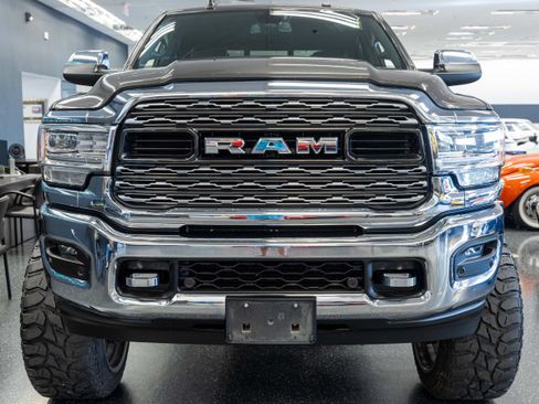 Used 2022 RAM 2500 Limited AWD/4WD image 2