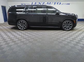 Used 2025 Chevrolet Suburban RST w/ RST Capability Package AWD/4WD video 2