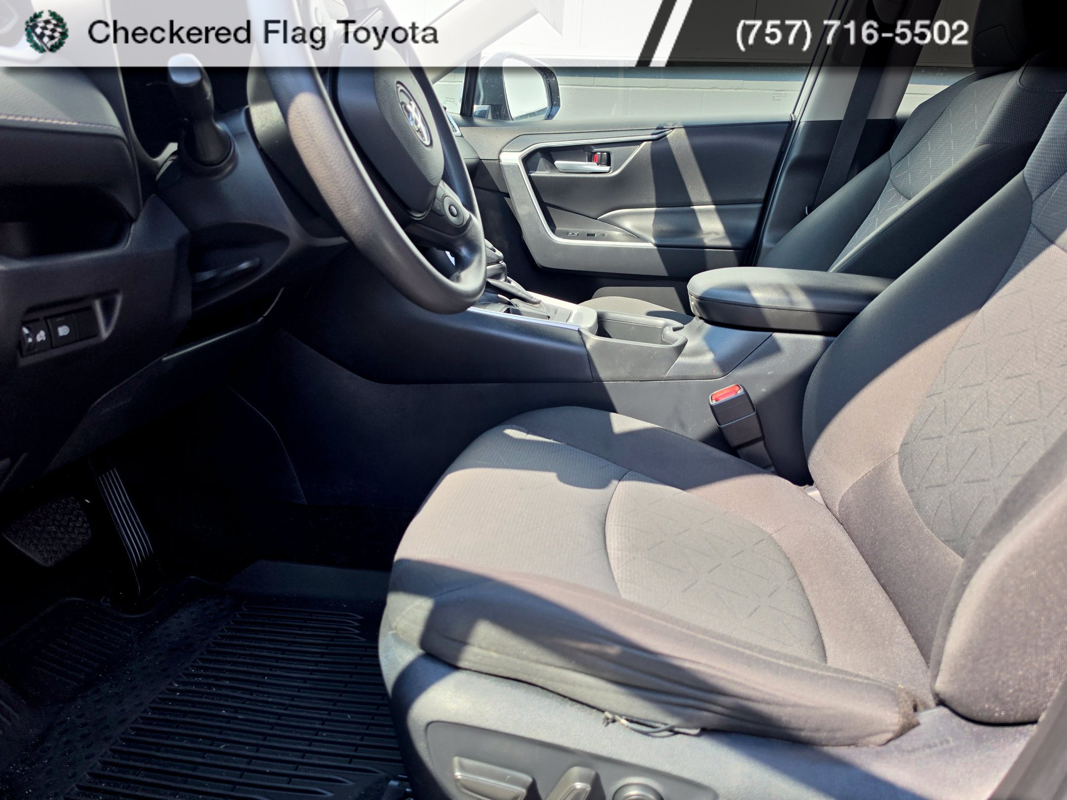 Used 2025 Toyota RAV4 XLE FWD image 14