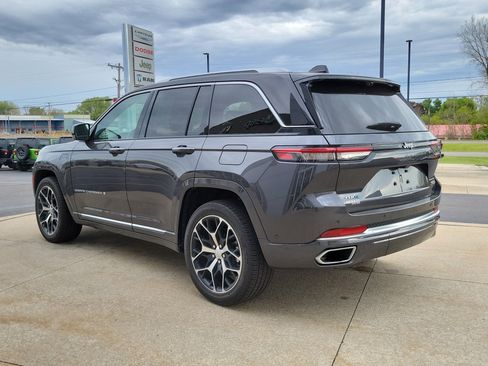 Used 2023 Jeep Grand Cherokee Summit AWD/4WD image 3