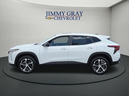 New 2026 Chevrolet Trax RS w/ Sunroof Package FWD image 2