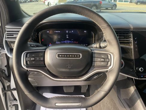 Used 2023 Jeep Wagoneer L 4WD w/ Premium Group I image 18