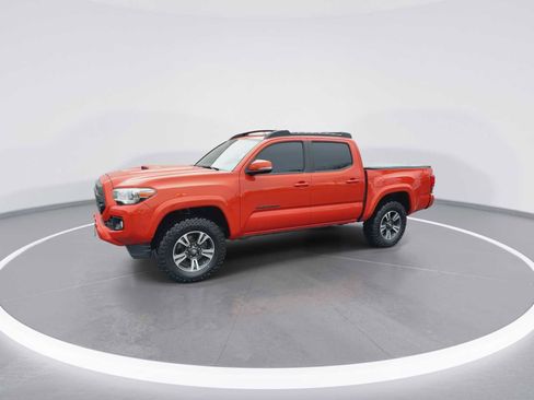 Used 2018 Toyota Tacoma TRD Sport image 4