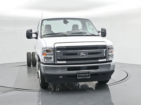 New 2026 Ford E-450 and Econoline 450 Super Duty w/ Power Equipment Group image 45
