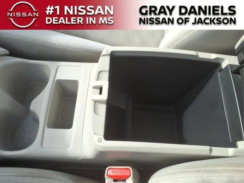 Used 2017 Nissan Rogue Sport SV FWD image 20