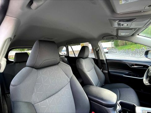 Used 2025 Toyota RAV4 XLE image 22