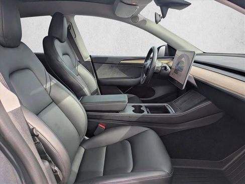 Used 2023 Tesla Model Y Long Range image 21
