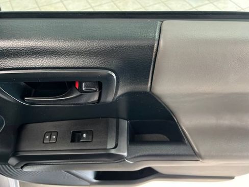 Used 2017 Toyota Tacoma SR AWD/4WD image 12