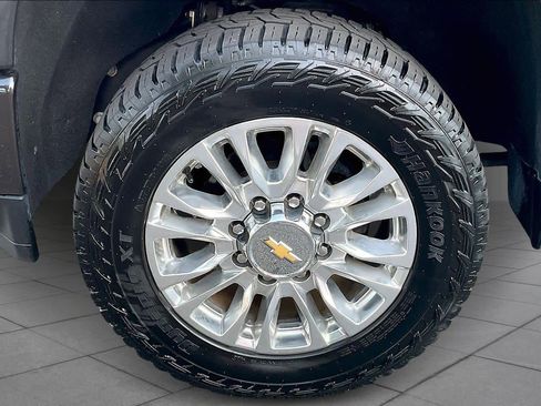Used 2021 Chevrolet Silverado 2500 High Country w/ Z71 Off-Road Package image 9