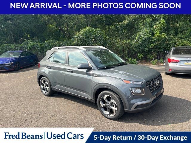 Used 2023 Hyundai Venue SEL w/ Cargo Package FWD image 4