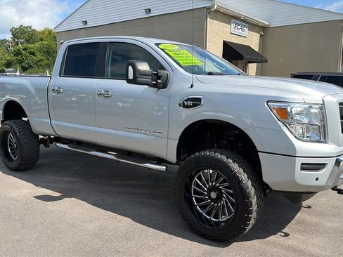 Used 2020 Nissan Titan SV w/ SV Convenience Package AWD/4WD image 7