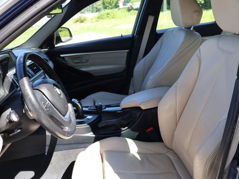 Used 2017 BMW 330i Sedan w/ Premium Package image 18