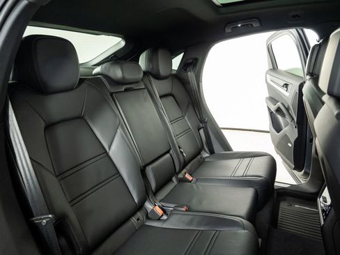 New 2026 Porsche Cayenne Base image 23