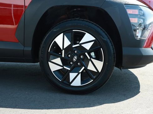 Used 2024 Hyundai Kona SEL AWD/4WD image 5