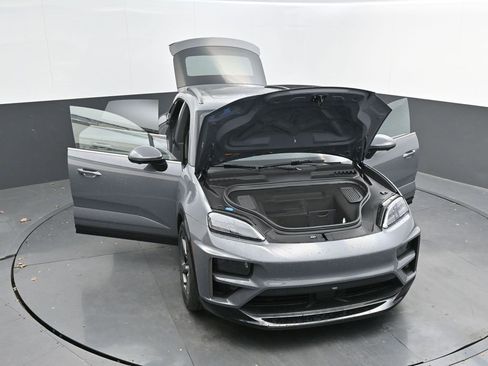 New 2025 Porsche Macan Turbo Electric image 60