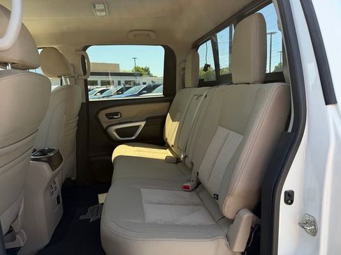 Used 2018 Nissan Titan SV w/ SV Convenience Package RWD image 24