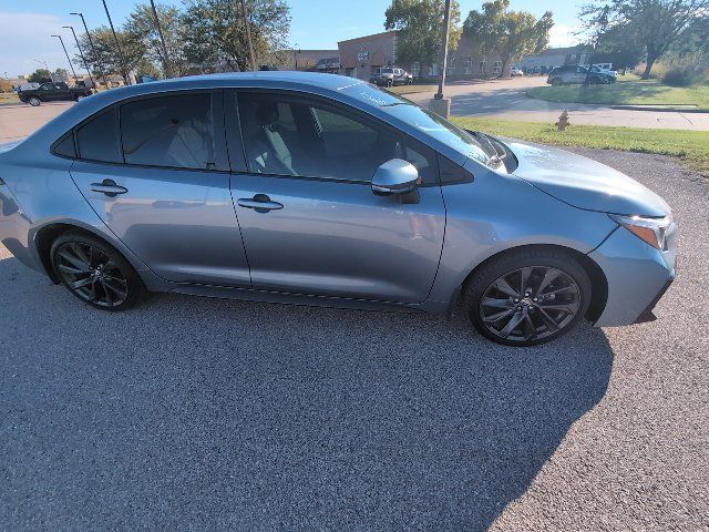 Used 2025 Toyota Corolla SE w/ Convenience Package FWD image 2