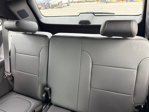 Used 2022 Chevrolet Traverse LT image 21