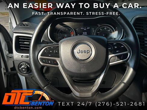 Used 2019 Jeep Cherokee Latitude Plus FWD image 16
