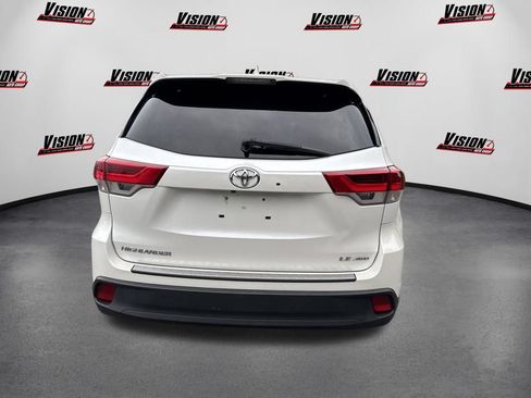 Used 2018 Toyota Highlander Plus AWD/4WD image 7