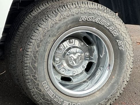 Used 2024 RAM 3500 Tradesman w/ Chrome Appearance Group image 25