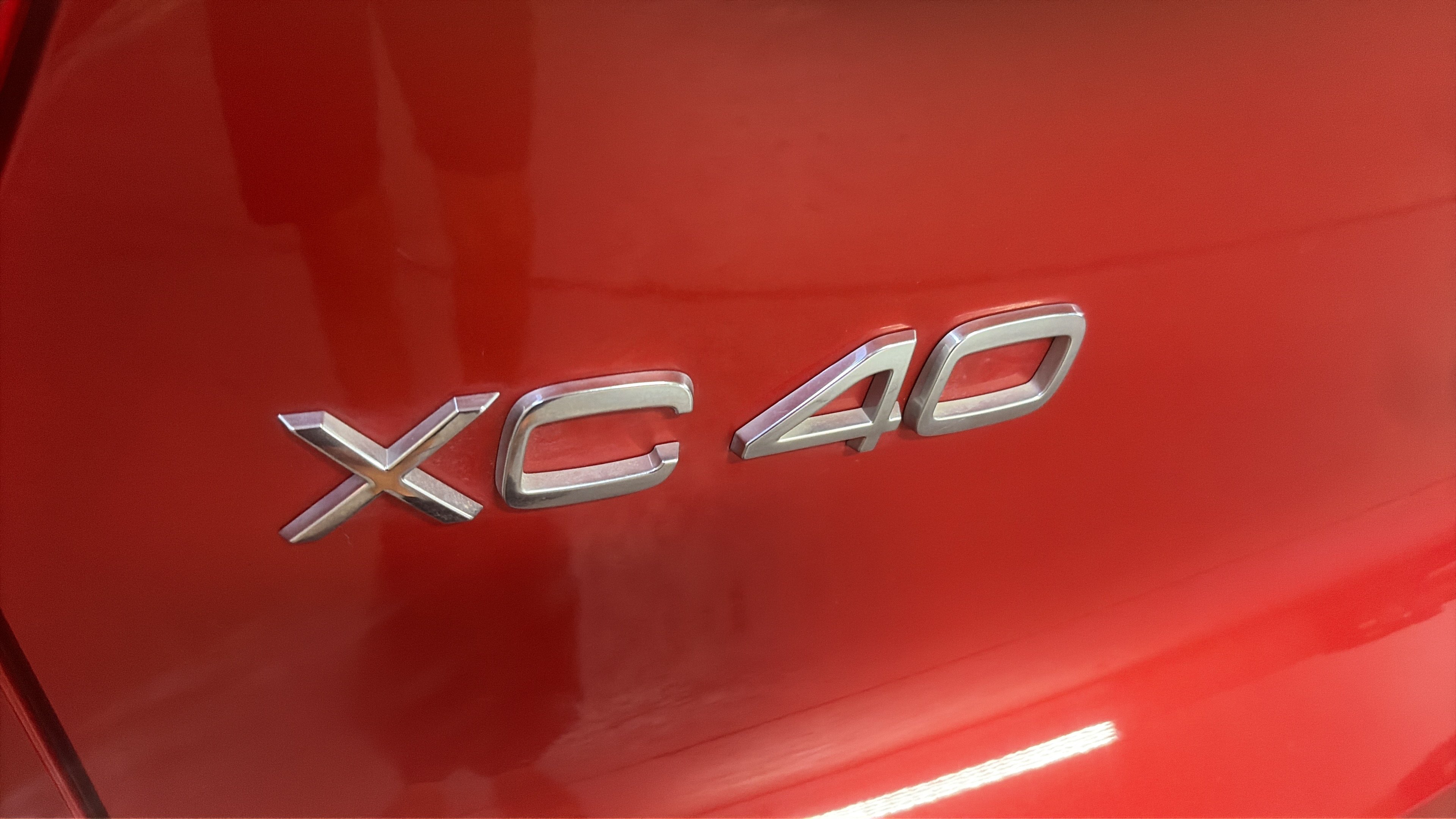 Used 2024 Volvo XC40 B5 Plus AWD/4WD image 30