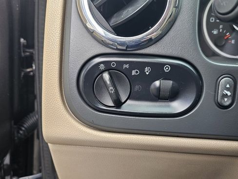 Used 2005 Ford Expedition XLT image 10