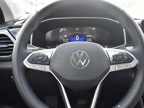 New 2025 Volkswagen Taos SE image 10
