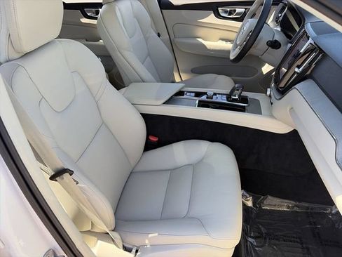 Certified 2024 Volvo XC60 B5 Plus w/ Protection Package Premier AWD/4WD image 10