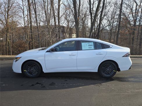 New 2026 Nissan Sentra SV w/ SV Convenience Package FWD image 5